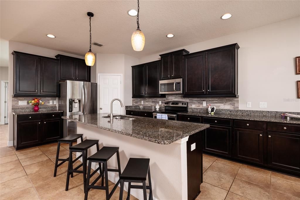 待售: $500,000 (4 贝兹, 2 浴室, 2222 平方英尺)