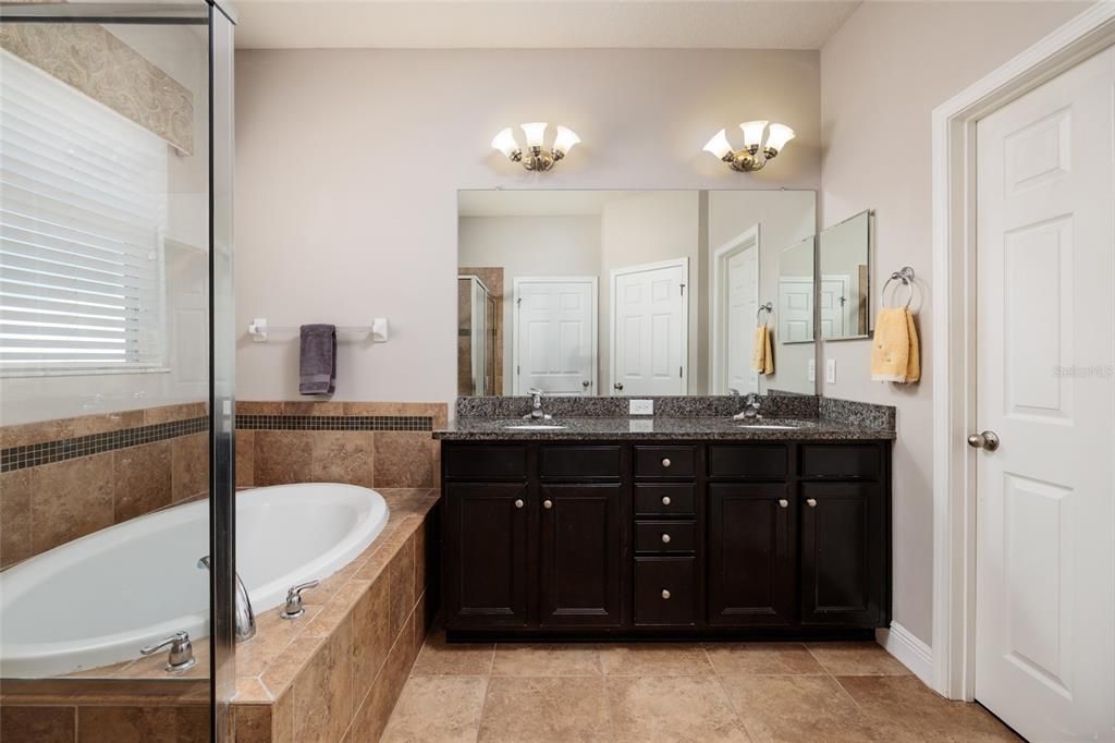 待售: $500,000 (4 贝兹, 2 浴室, 2222 平方英尺)