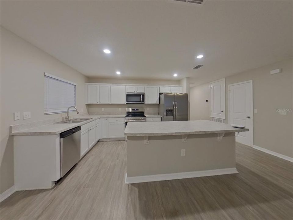 出租: $2,049 (4 贝兹, 2 浴室, 1701 平方英尺)