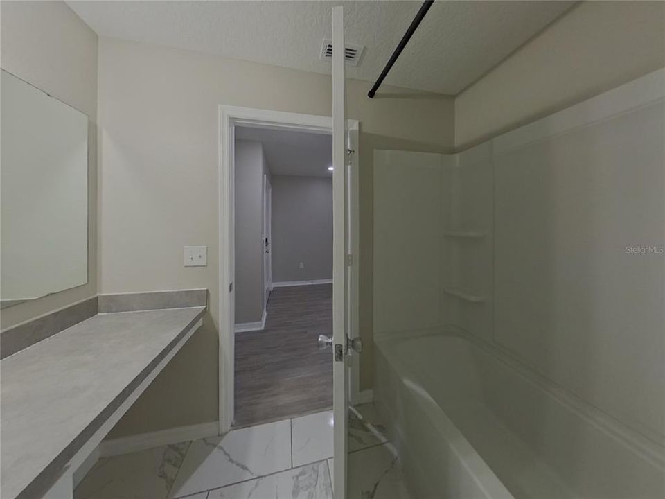 出租: $2,049 (4 贝兹, 2 浴室, 1701 平方英尺)