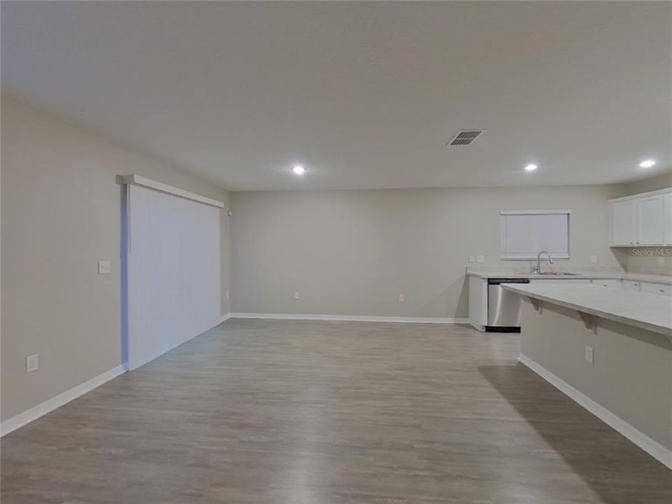 出租: $2,049 (4 贝兹, 2 浴室, 1701 平方英尺)