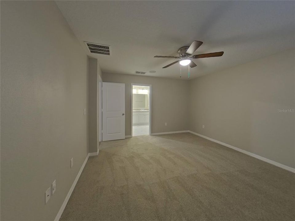 出租: $2,049 (4 贝兹, 2 浴室, 1701 平方英尺)