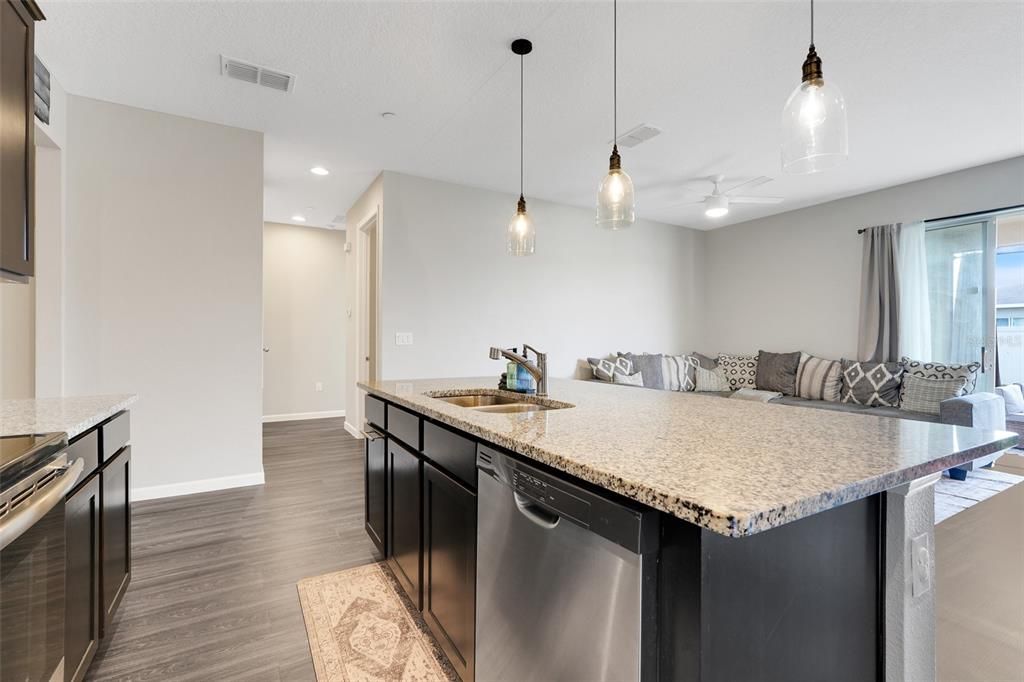 На продажу: $365,000 (3 спален, 2 ванн, 1479 Квадратных фут)