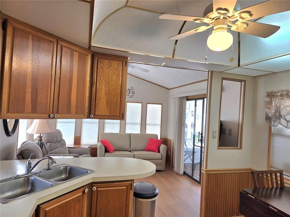 For Sale: $85,000 (1 beds, 1 baths, 404 Square Feet)