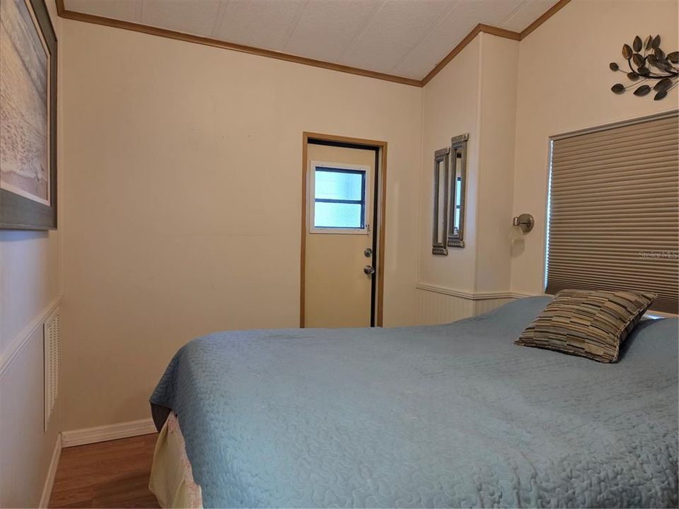 For Sale: $85,000 (1 beds, 1 baths, 404 Square Feet)