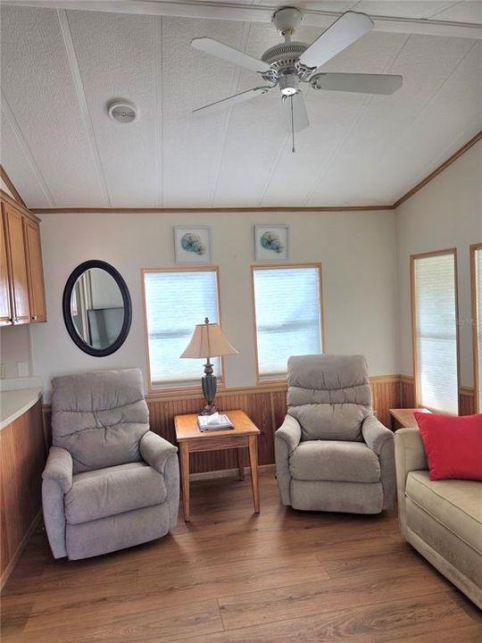 For Sale: $85,000 (1 beds, 1 baths, 404 Square Feet)