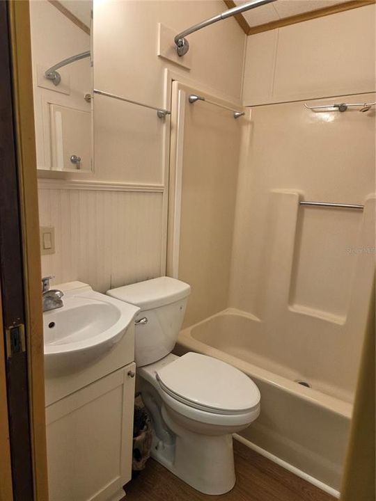 For Sale: $85,000 (1 beds, 1 baths, 404 Square Feet)