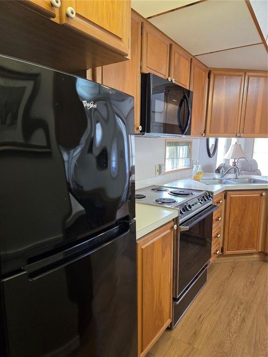 For Sale: $85,000 (1 beds, 1 baths, 404 Square Feet)