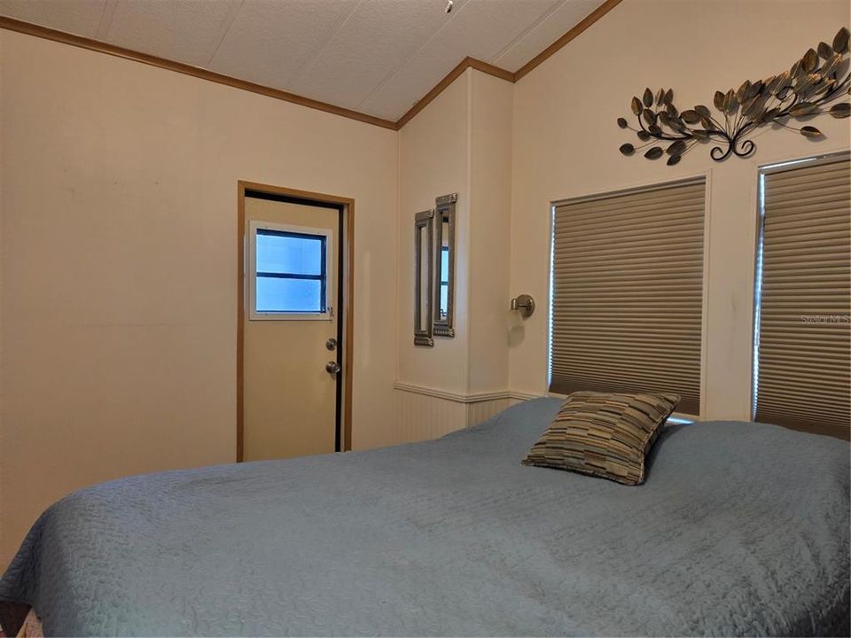 For Sale: $85,000 (1 beds, 1 baths, 404 Square Feet)