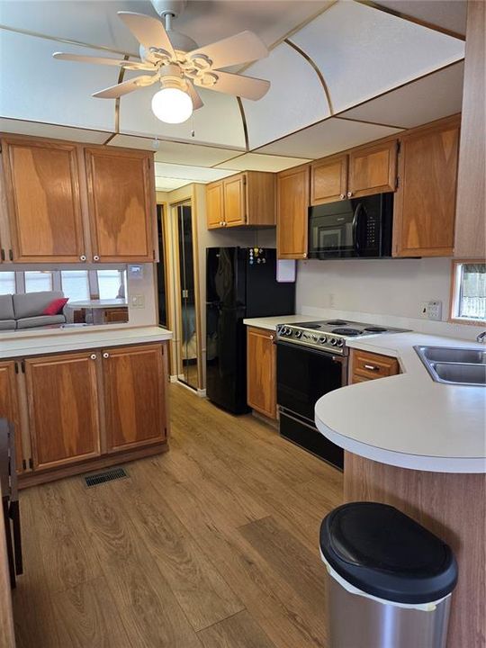 For Sale: $85,000 (1 beds, 1 baths, 404 Square Feet)