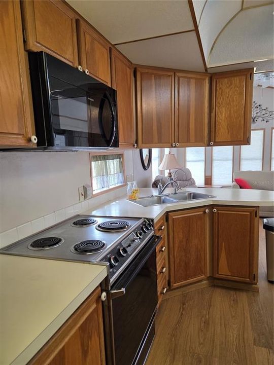 For Sale: $85,000 (1 beds, 1 baths, 404 Square Feet)