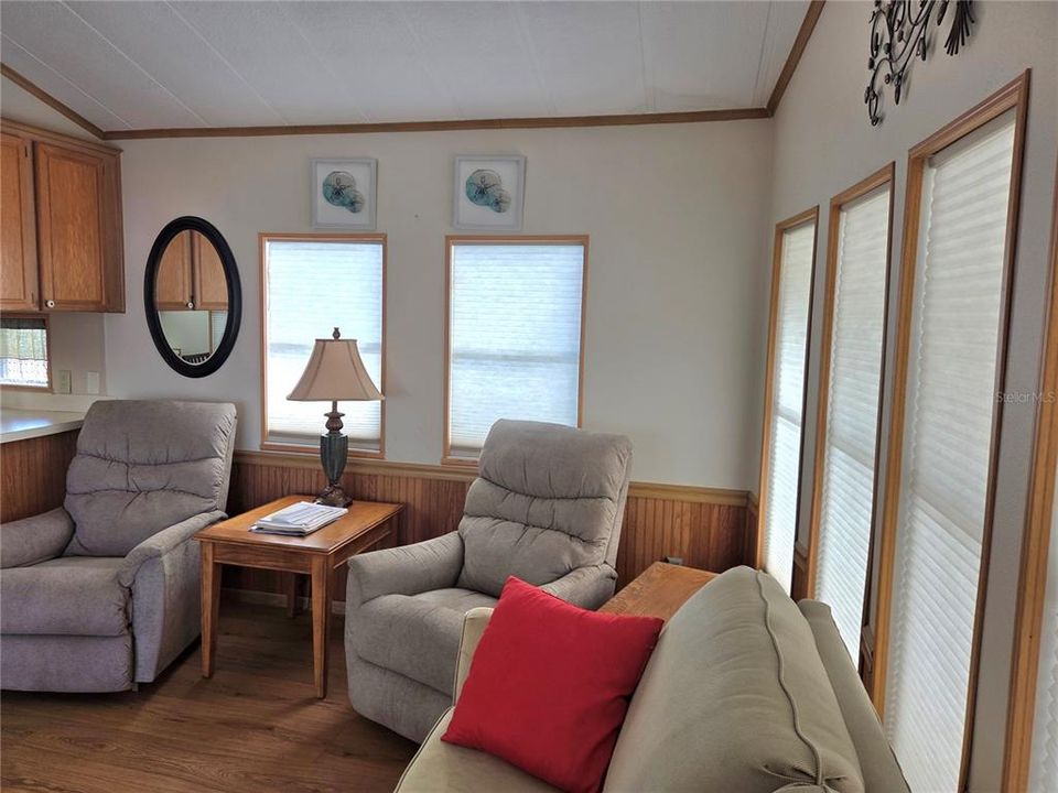 For Sale: $85,000 (1 beds, 1 baths, 404 Square Feet)