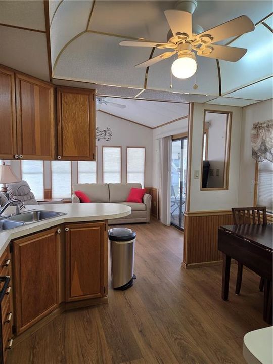 For Sale: $85,000 (1 beds, 1 baths, 404 Square Feet)