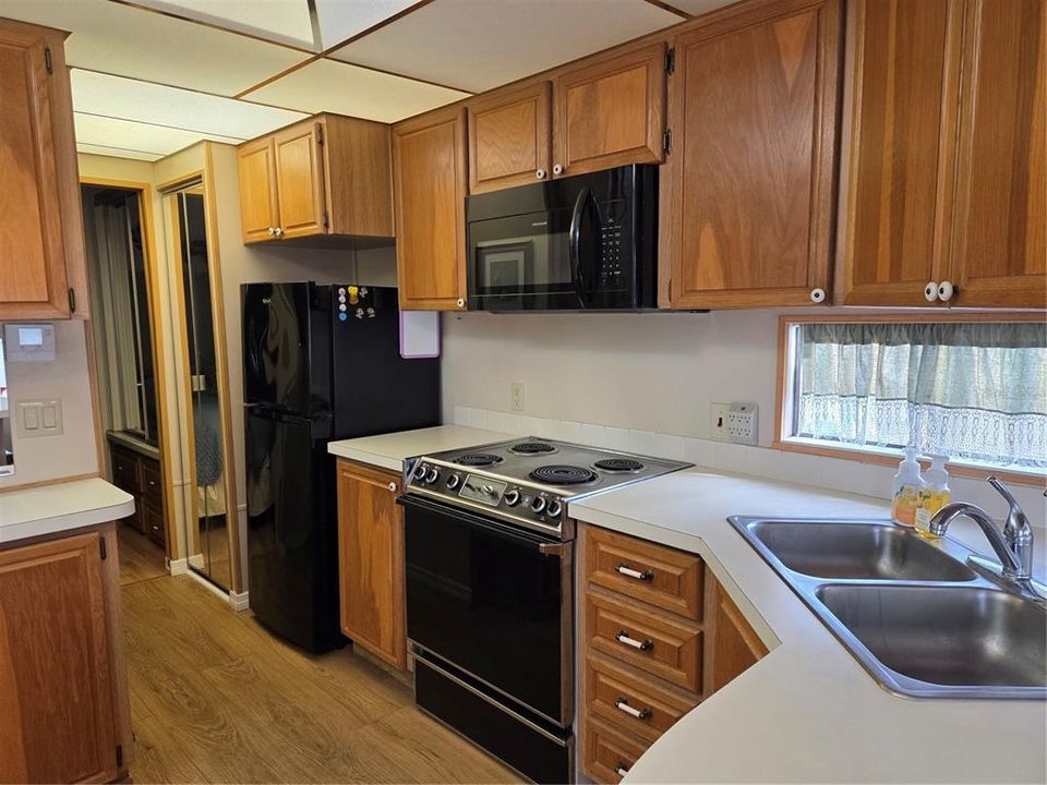 For Sale: $85,000 (1 beds, 1 baths, 404 Square Feet)