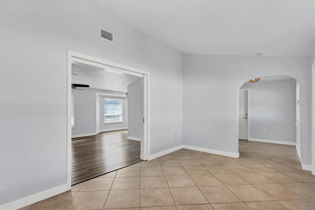 For Sale: $365,000 (2 beds, 2 baths, 1325 Square Feet)