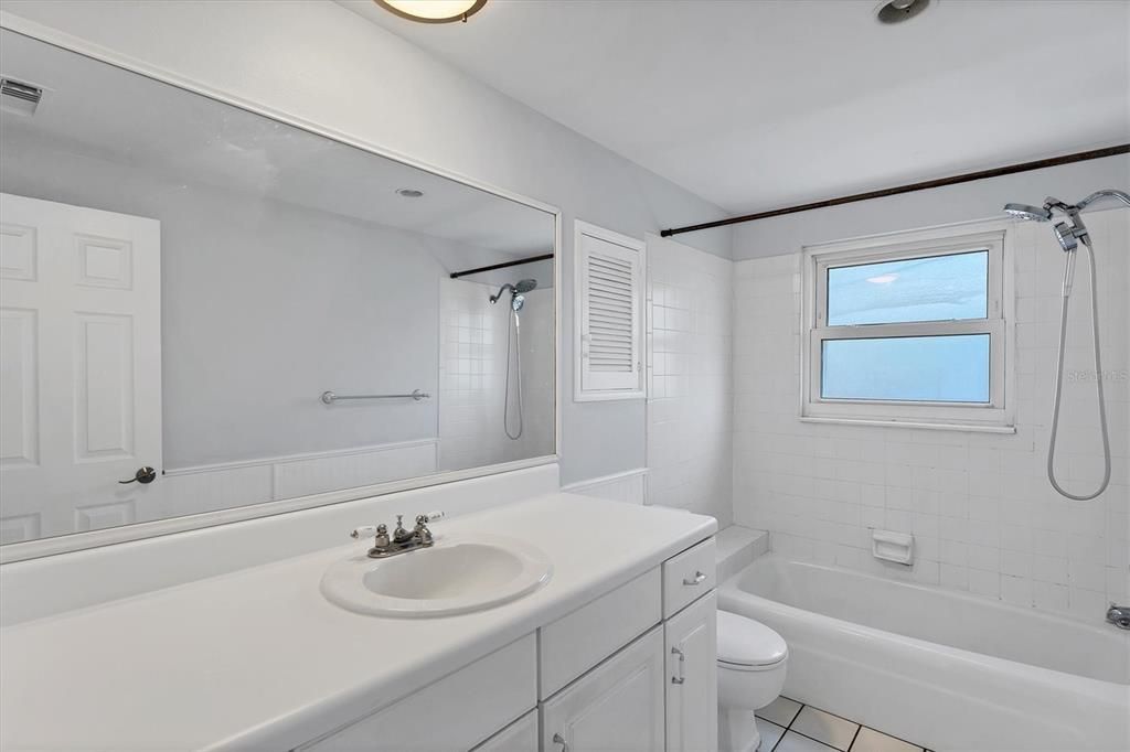 For Sale: $365,000 (2 beds, 2 baths, 1325 Square Feet)