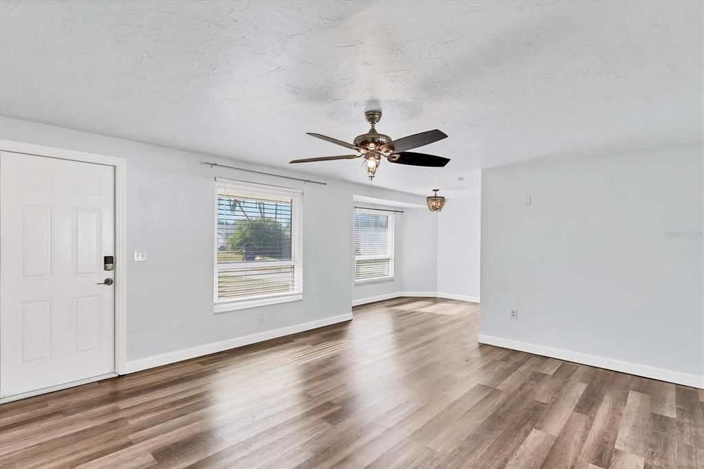 For Sale: $365,000 (2 beds, 2 baths, 1325 Square Feet)