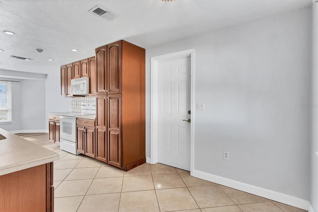 For Sale: $365,000 (2 beds, 2 baths, 1325 Square Feet)