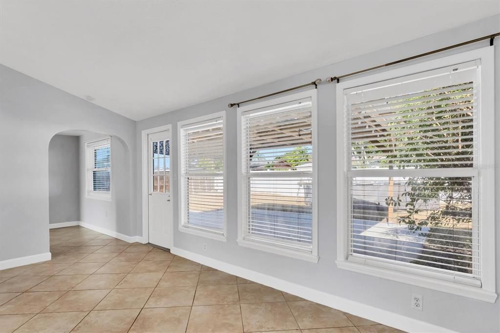 For Sale: $365,000 (2 beds, 2 baths, 1325 Square Feet)