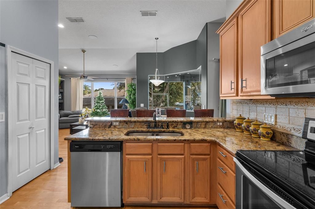 На продажу: $649,500 (4 спален, 3 ванн, 2908 Квадратных фут)