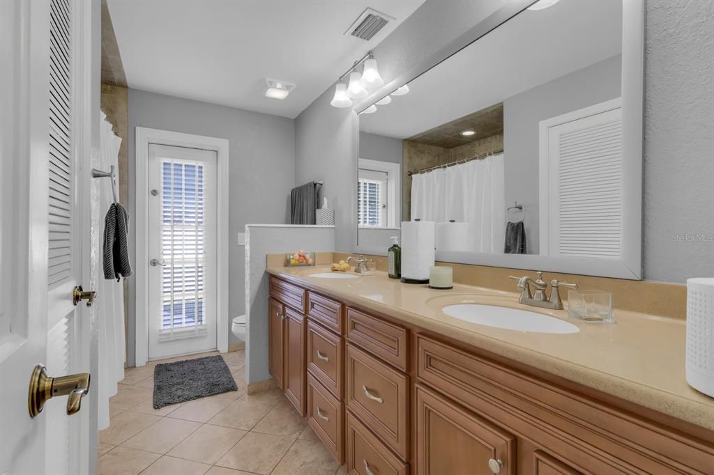 For Sale: $415,000 (3 beds, 2 baths, 2274 Square Feet)