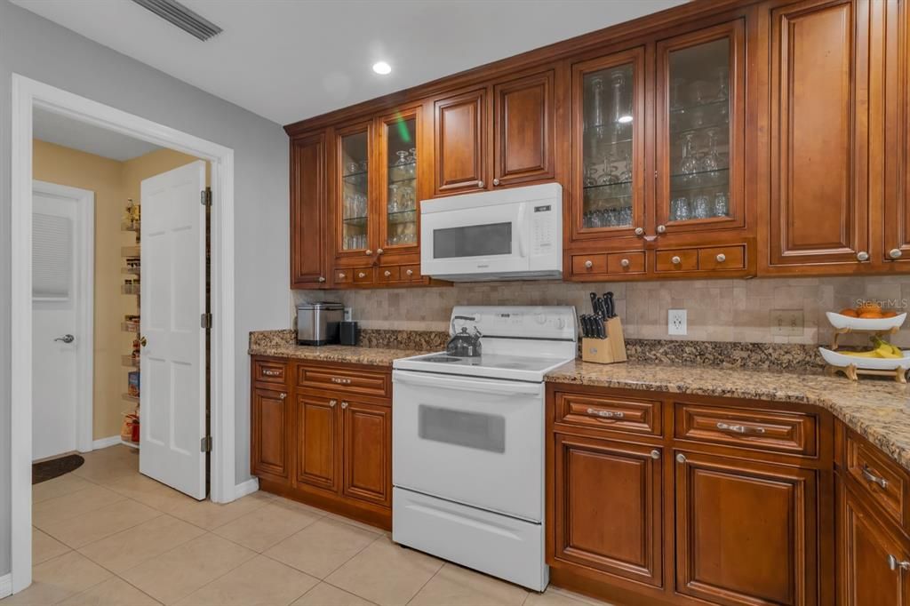 For Sale: $415,000 (3 beds, 2 baths, 2274 Square Feet)