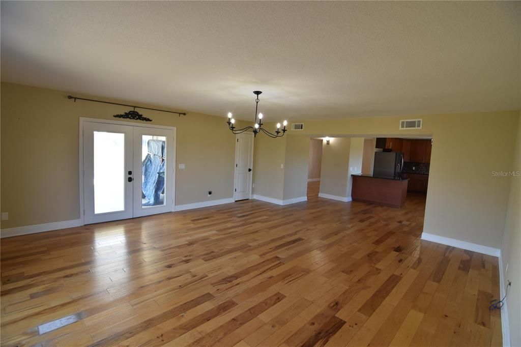 For Rent: $3,800 (3 beds, 2 baths, 3108 Square Feet)