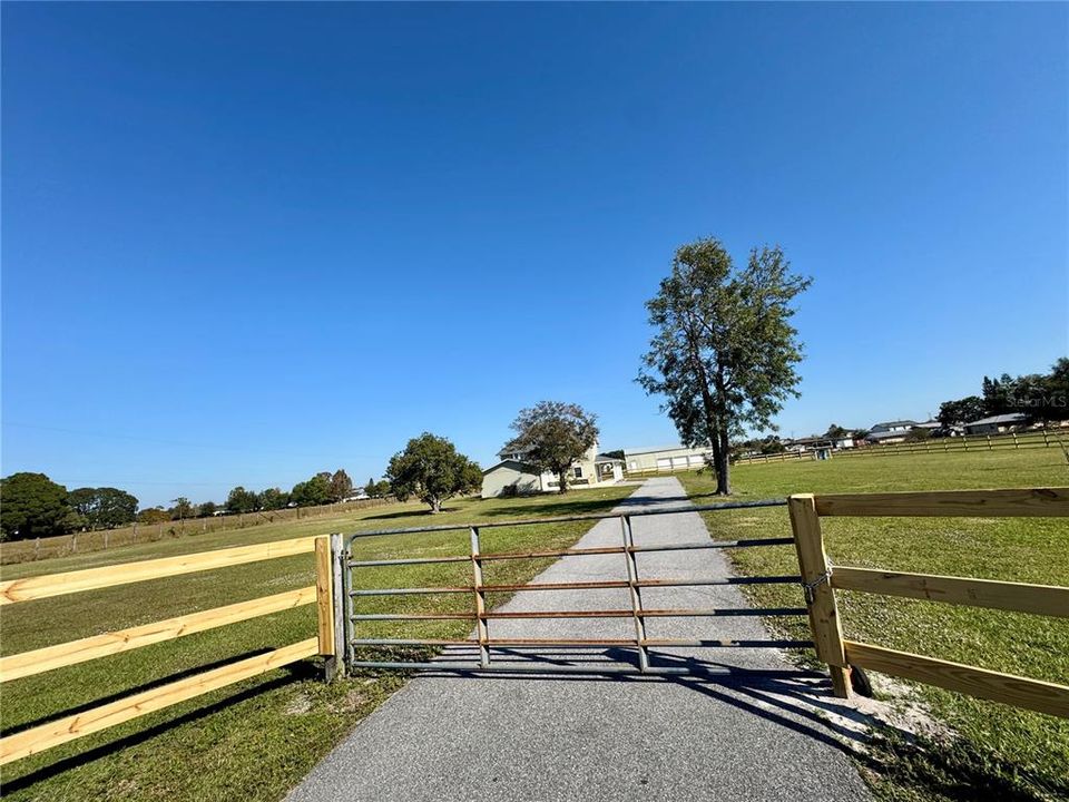 For Rent: $3,800 (3 beds, 2 baths, 3108 Square Feet)