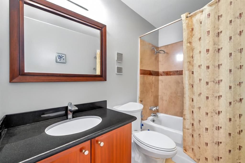 En Venta: $274,000 (2 camas, 1 baños, 774 Pies cuadrados)