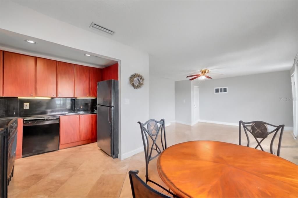 En Venta: $274,000 (2 camas, 1 baños, 774 Pies cuadrados)