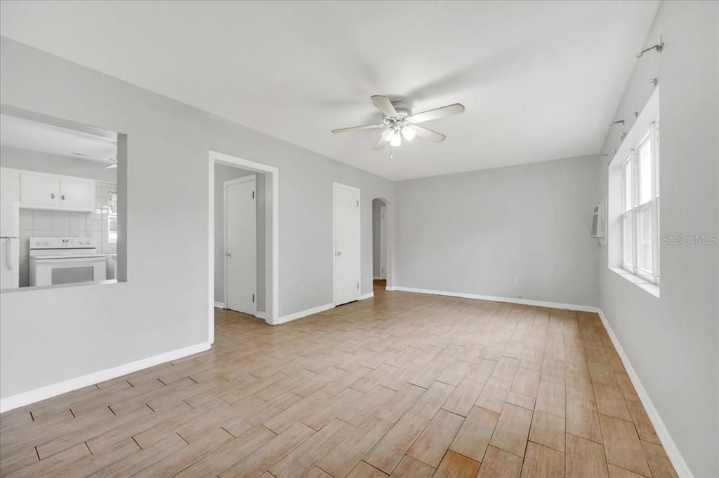 待售: $225,000 (2 贝兹, 1 浴室, 800 平方英尺)