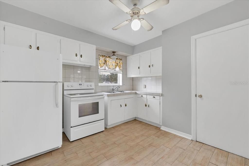 待售: $225,000 (2 贝兹, 1 浴室, 800 平方英尺)