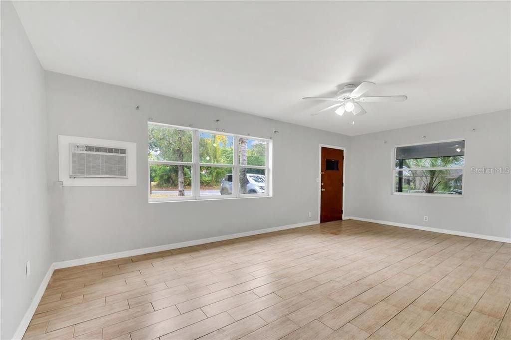 待售: $225,000 (2 贝兹, 1 浴室, 800 平方英尺)