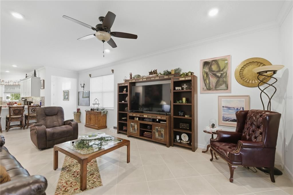 待售: $299,900 (2 贝兹, 2 浴室, 1342 平方英尺)