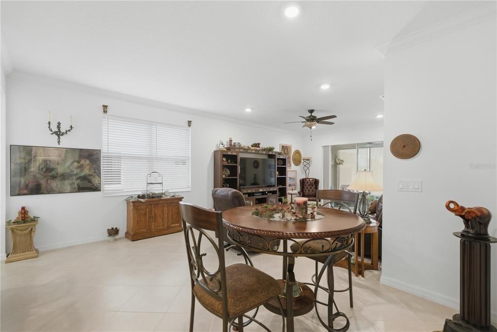 待售: $299,900 (2 贝兹, 2 浴室, 1342 平方英尺)