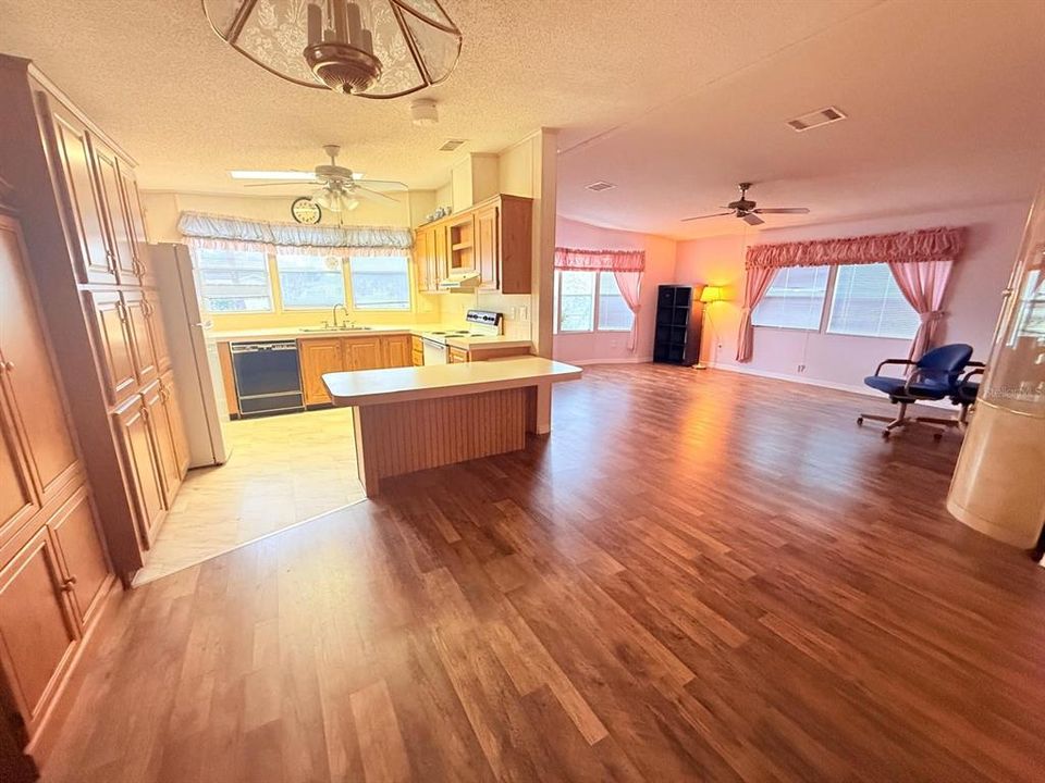 For Sale: $269,900 (3 beds, 2 baths, 1334 Square Feet)