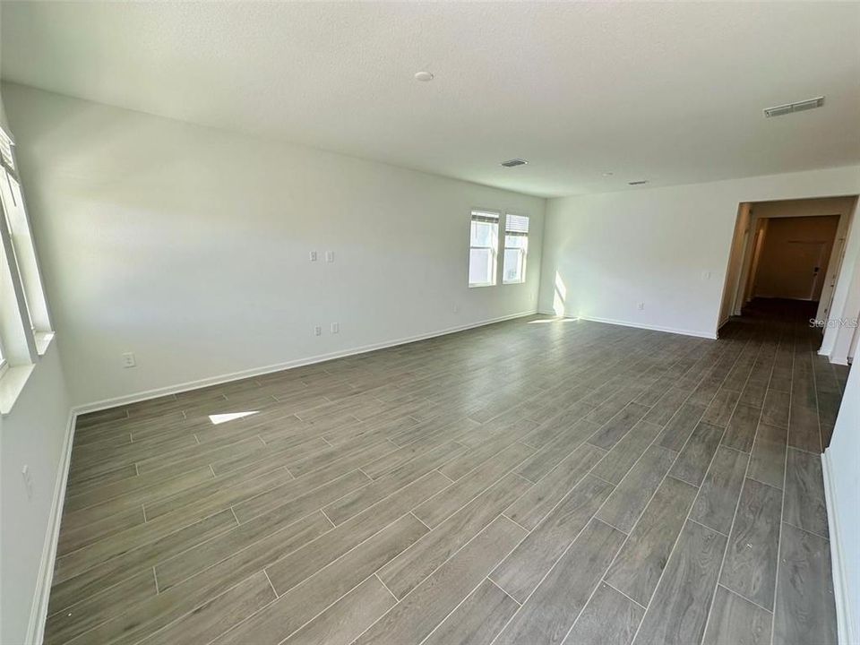 For Sale: $585,000 (4 beds, 3 baths, 2274 Square Feet)