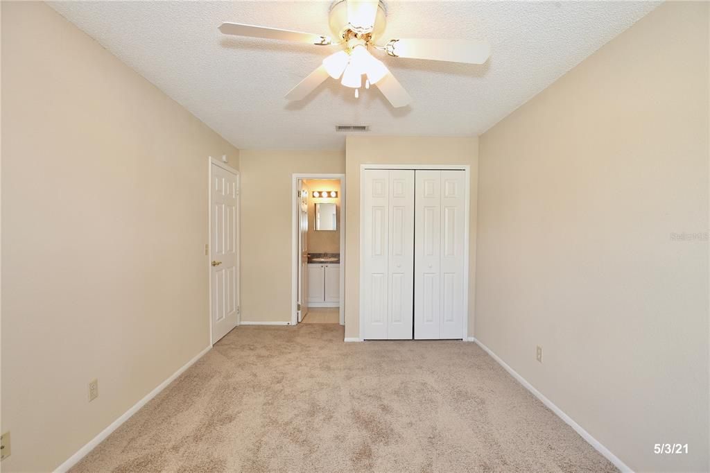 В аренду: $1,600 (2 спален, 2 ванн, 905 Квадратных фут)