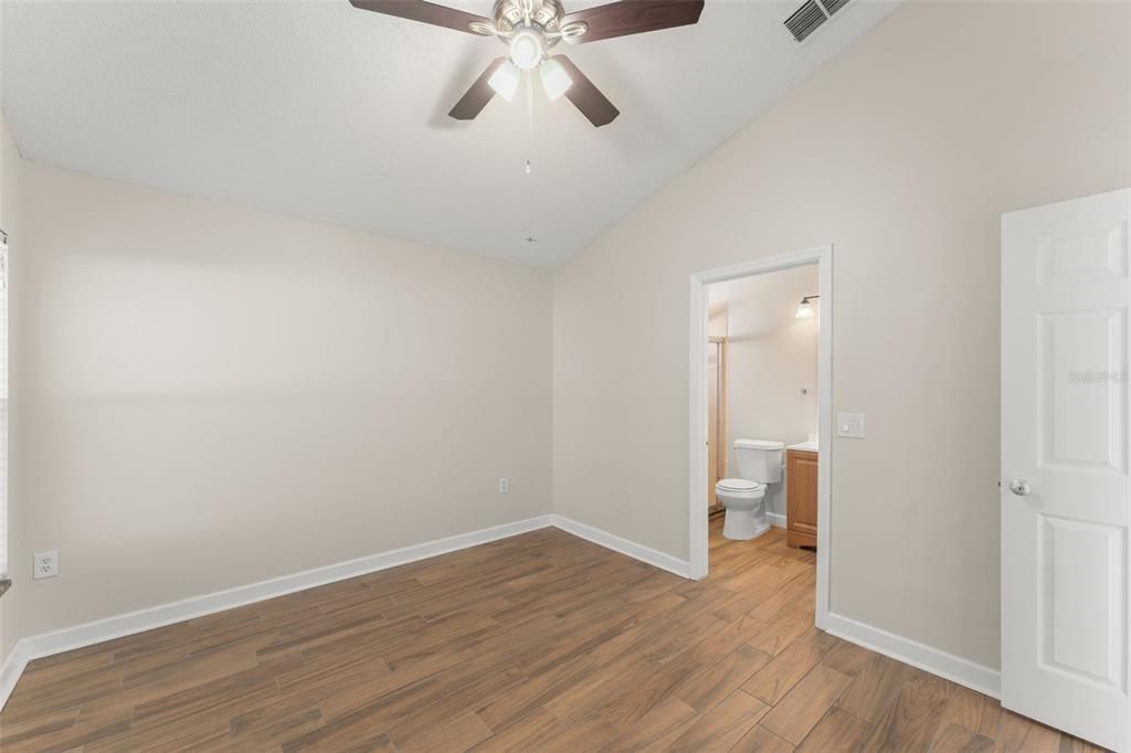 待售: $359,900 (4 贝兹, 2 浴室, 1220 平方英尺)