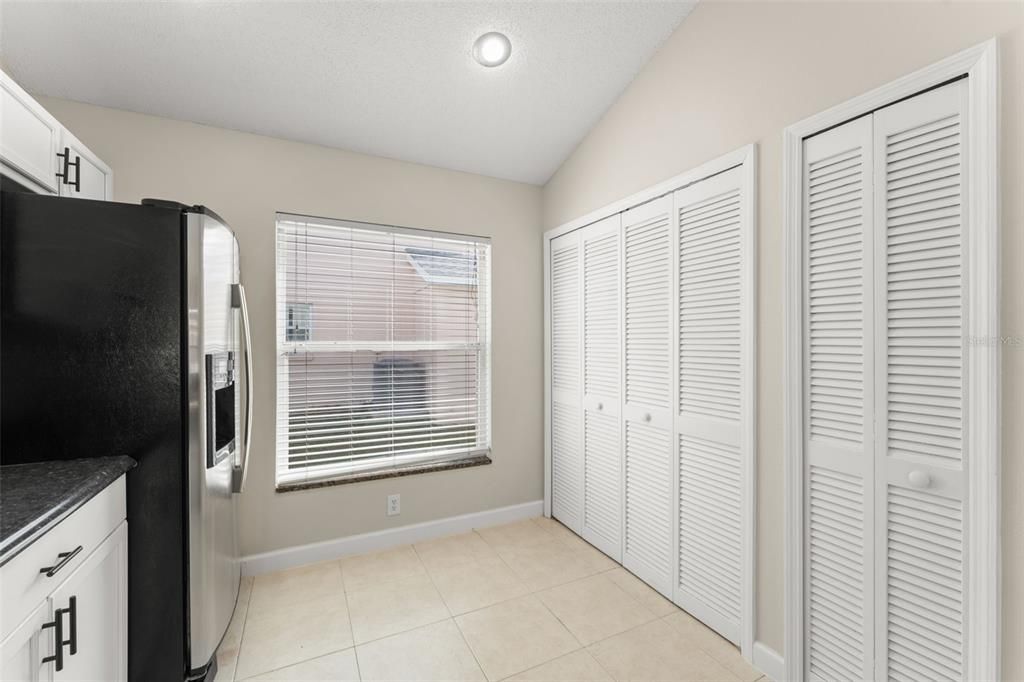 待售: $359,900 (4 贝兹, 2 浴室, 1220 平方英尺)