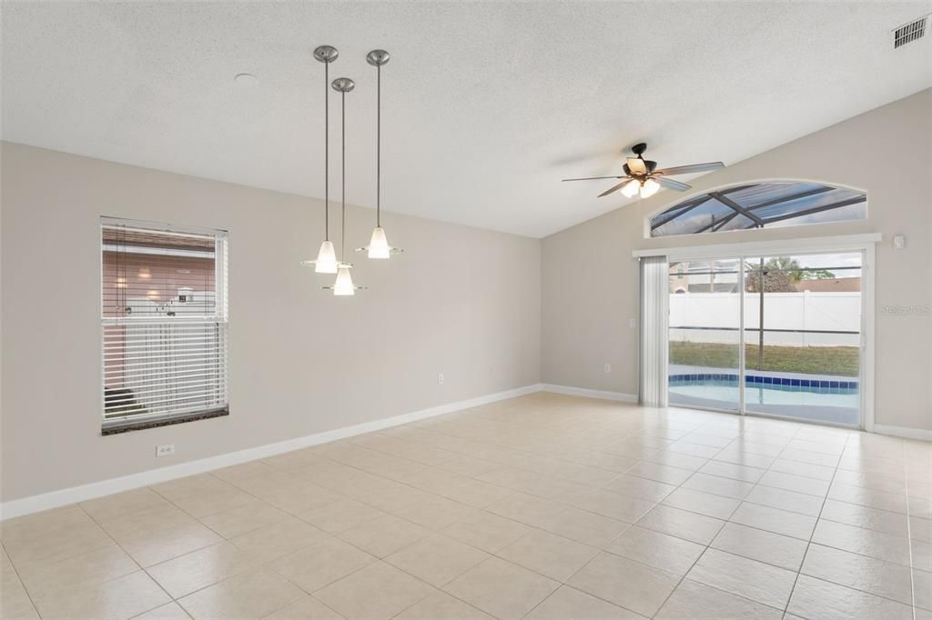 待售: $359,900 (4 贝兹, 2 浴室, 1220 平方英尺)