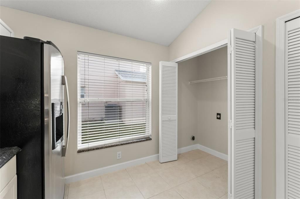 待售: $359,900 (4 贝兹, 2 浴室, 1220 平方英尺)