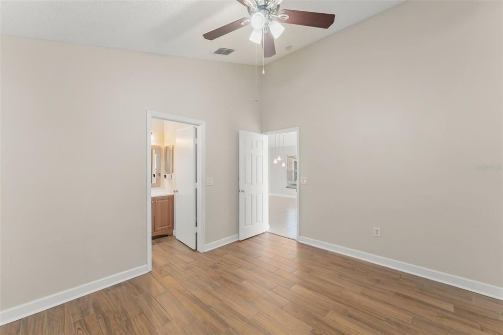 待售: $359,900 (4 贝兹, 2 浴室, 1220 平方英尺)