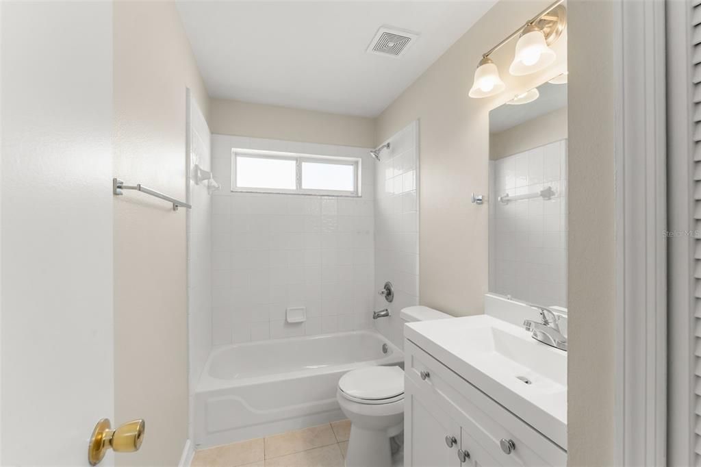 待售: $359,900 (4 贝兹, 2 浴室, 1220 平方英尺)