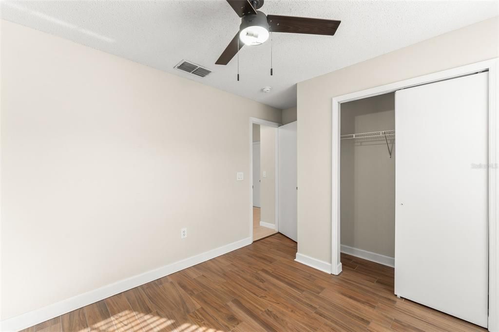 待售: $359,900 (4 贝兹, 2 浴室, 1220 平方英尺)