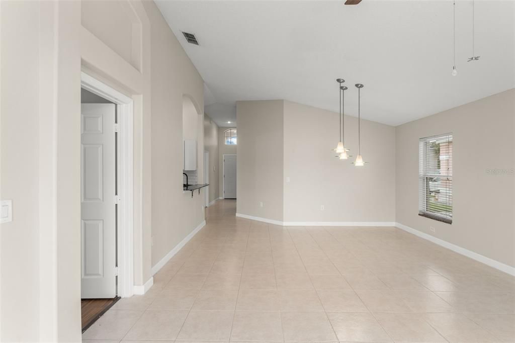 待售: $359,900 (4 贝兹, 2 浴室, 1220 平方英尺)