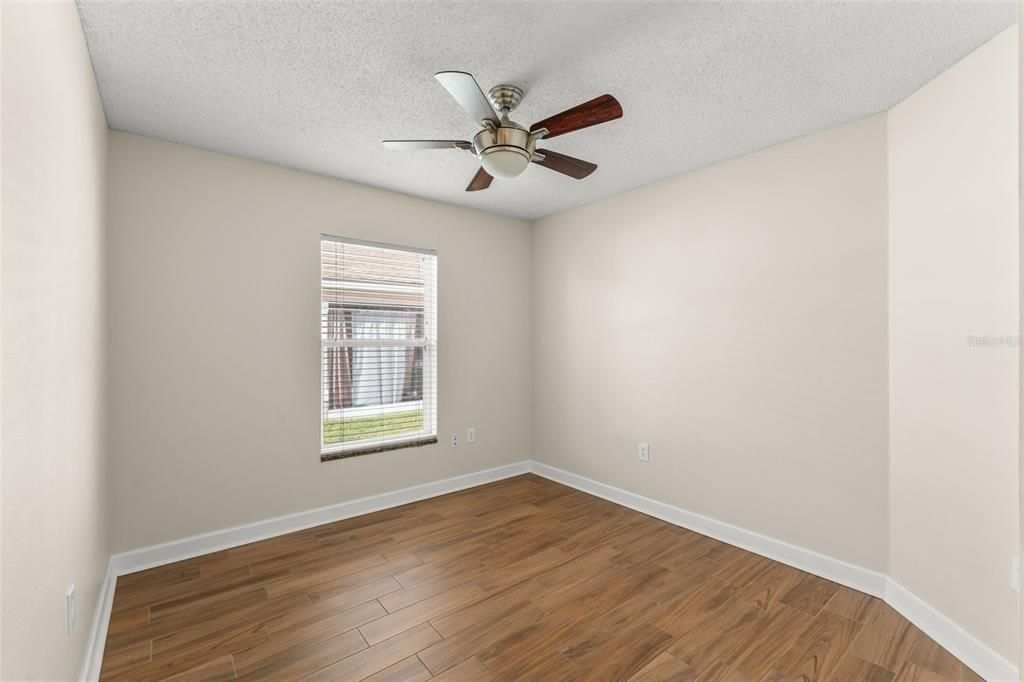 待售: $359,900 (4 贝兹, 2 浴室, 1220 平方英尺)