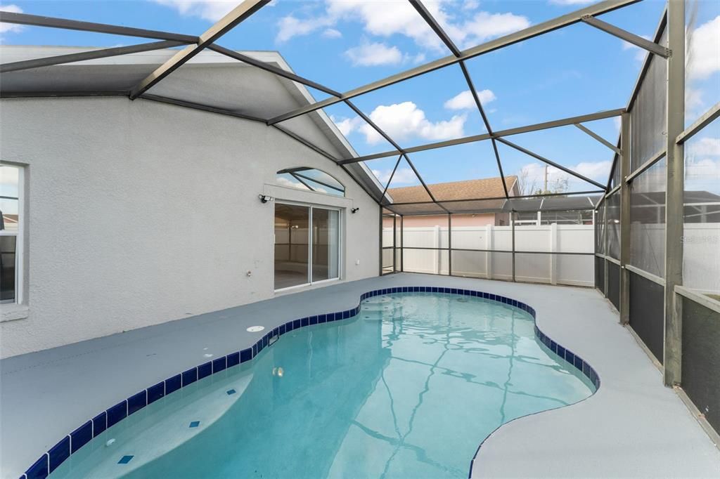 待售: $359,900 (4 贝兹, 2 浴室, 1220 平方英尺)