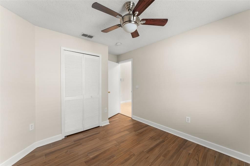 待售: $359,900 (4 贝兹, 2 浴室, 1220 平方英尺)