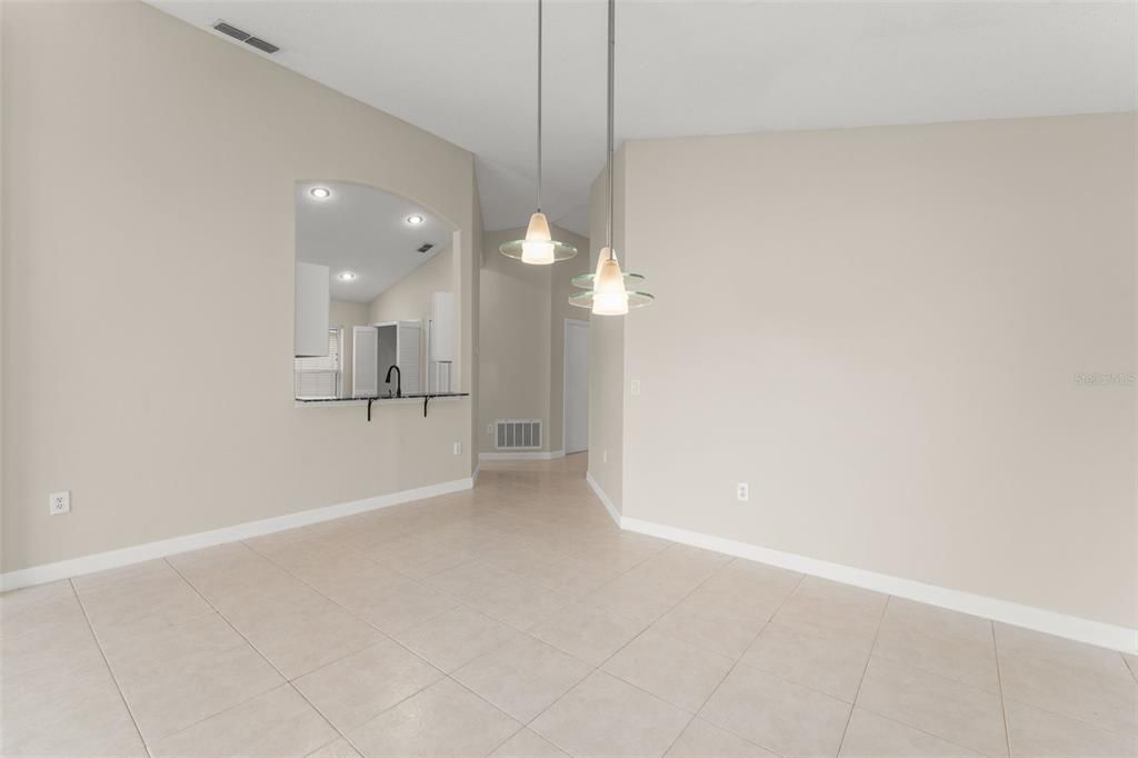 待售: $359,900 (4 贝兹, 2 浴室, 1220 平方英尺)